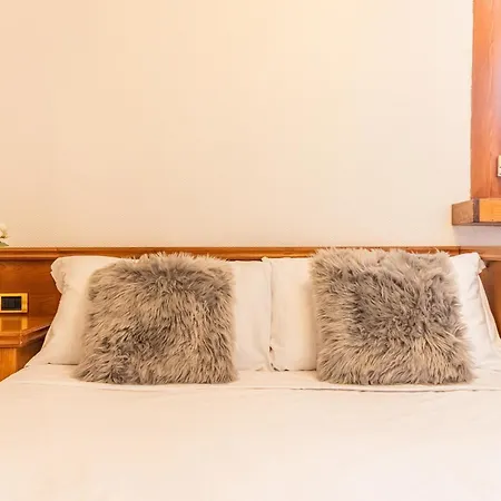 Hellochalet Derby - Heart Of Cervinia, Balcony & Lifts 1 Min Walk